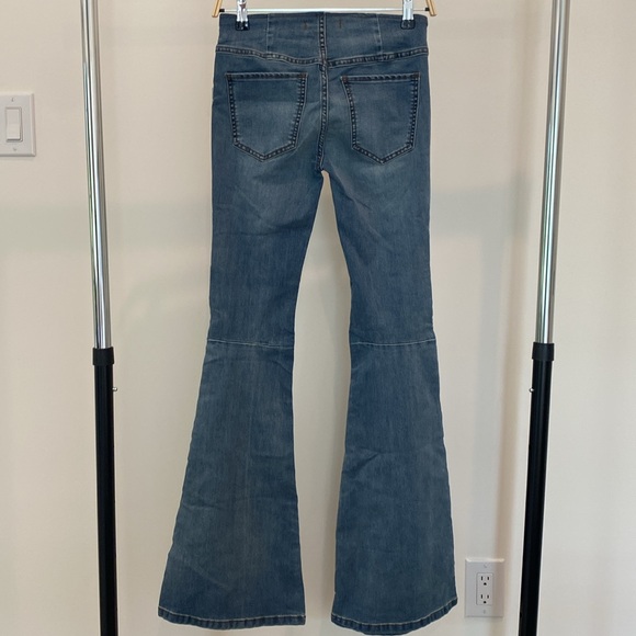 Free People Penny pull on flare jeans - Sz 25 in Authentic Blue - NWT - Picture 5 of 5